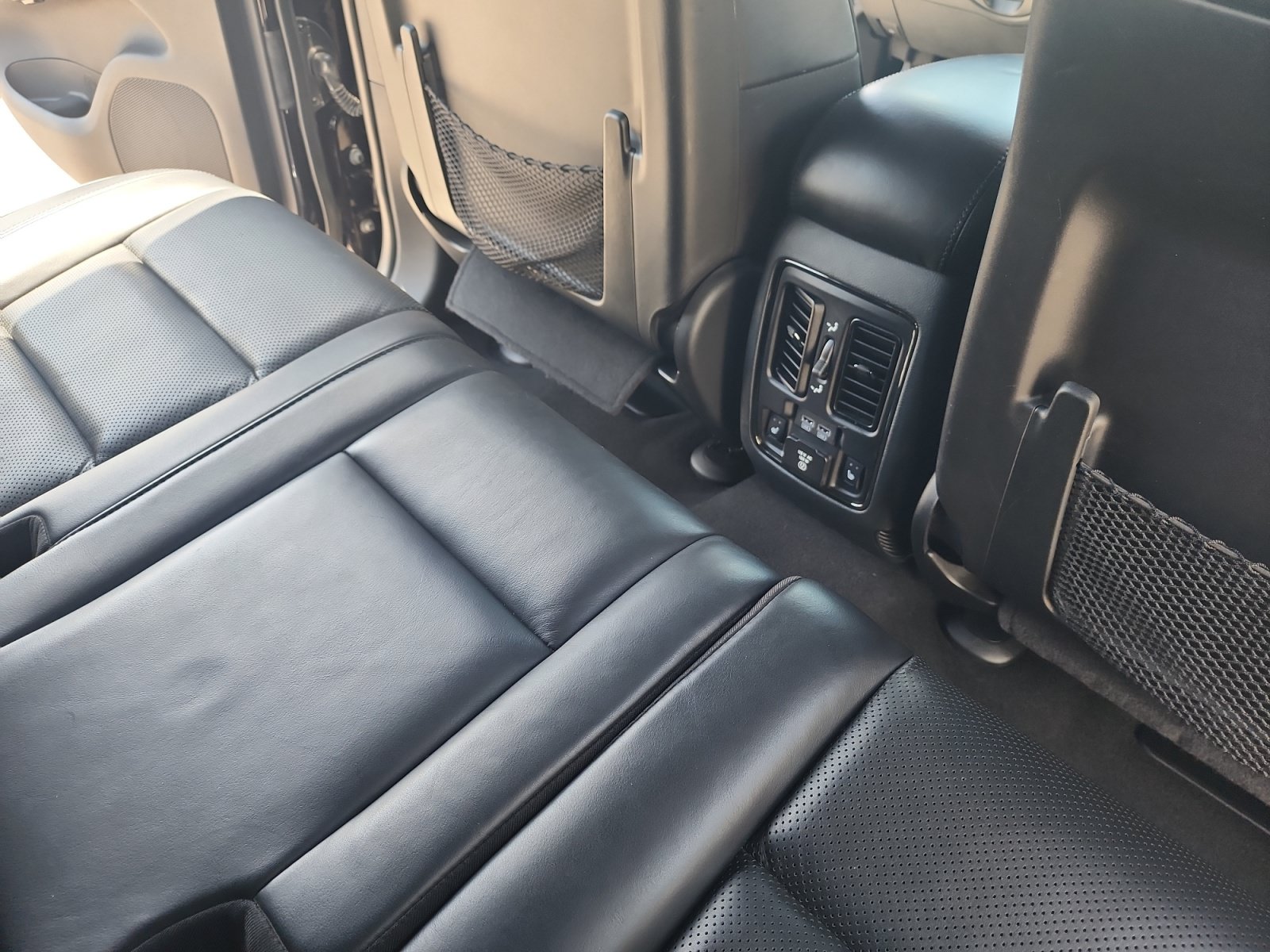 Used 2020 Jeep Grand Cherokee High Altitude AWD/4WD image 32