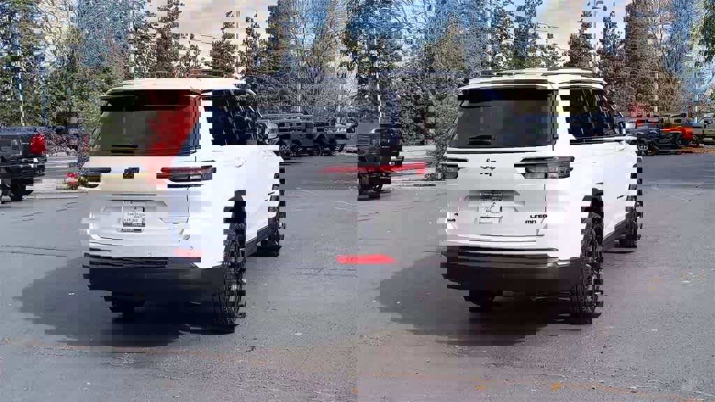 New 2025 Jeep Grand Cherokee L Limited w/ Luxury Tech Group II image 8