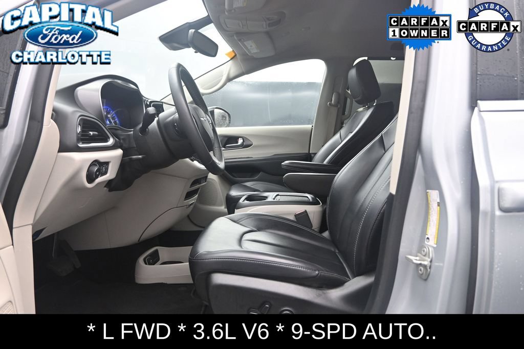 Used 2023 Chrysler Pacifica Touring-L FWD image 9