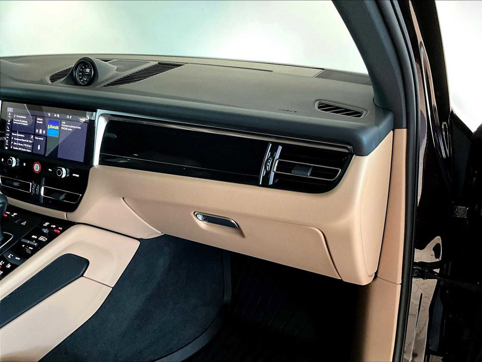 Used 2025 Porsche Macan image 23