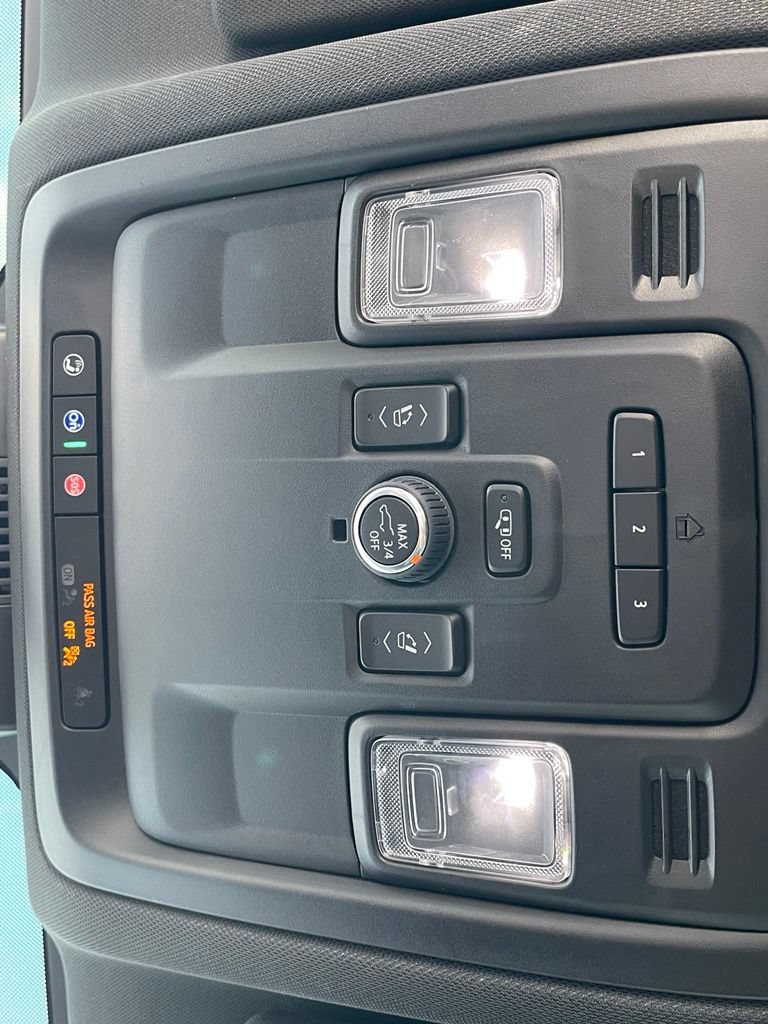 Used 2024 Chevrolet Tahoe Z71 w/ Luxury Package AWD/4WD image 19