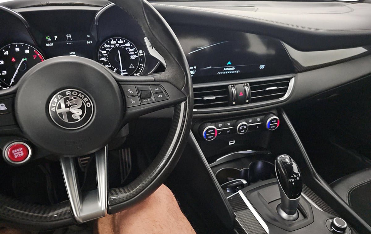 Used 2018 Alfa Romeo Giulia Quadrifoglio w/ Driver Assist Dynamic Package RWD image 10