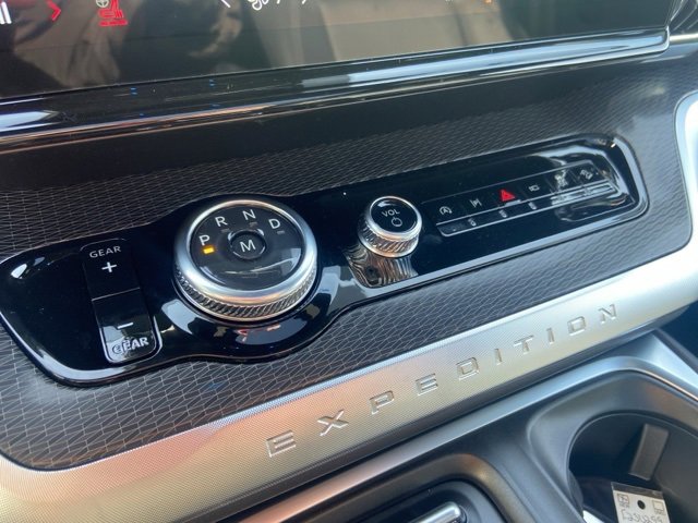 New 2025 Ford Expedition Platinum w/ Stealth Performance Package image 15