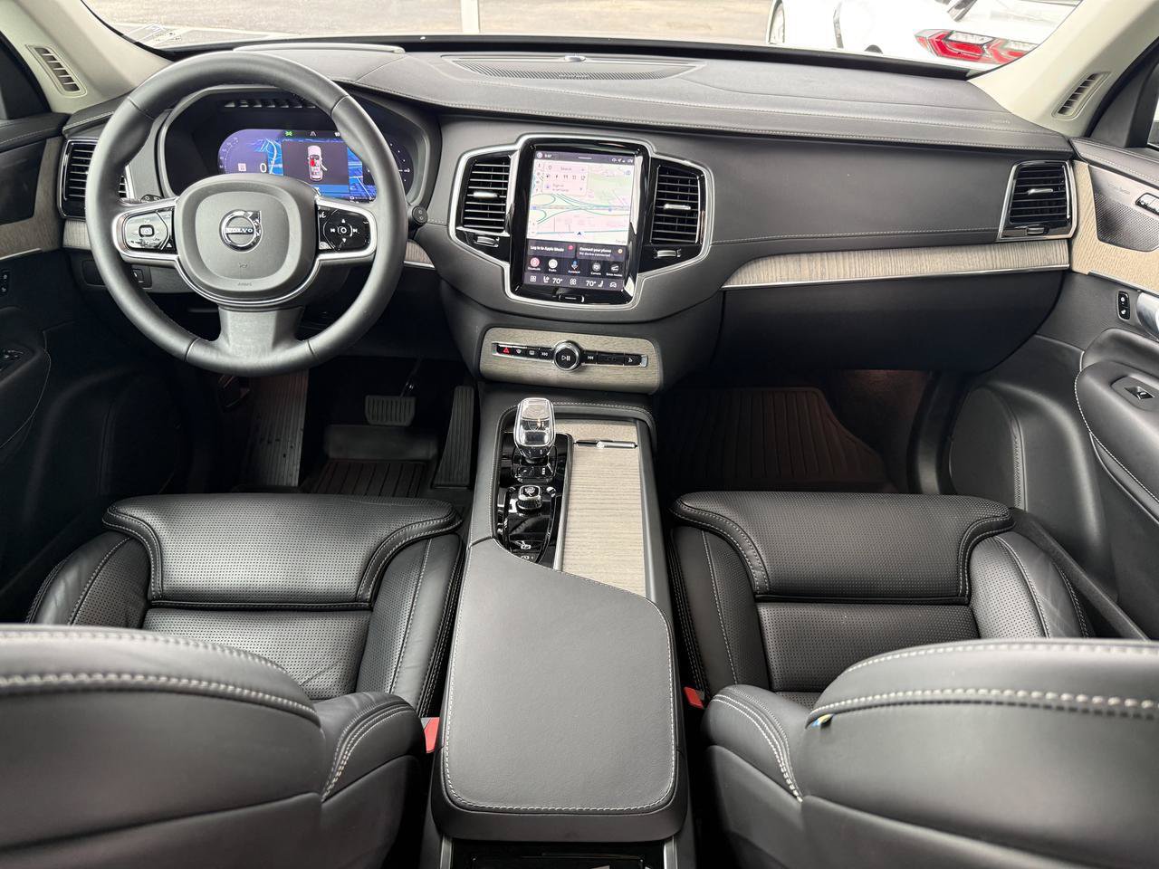 Used 2024 Volvo XC90 T8 Ultimate w/ Protection Package Premier AWD/4WD image 34