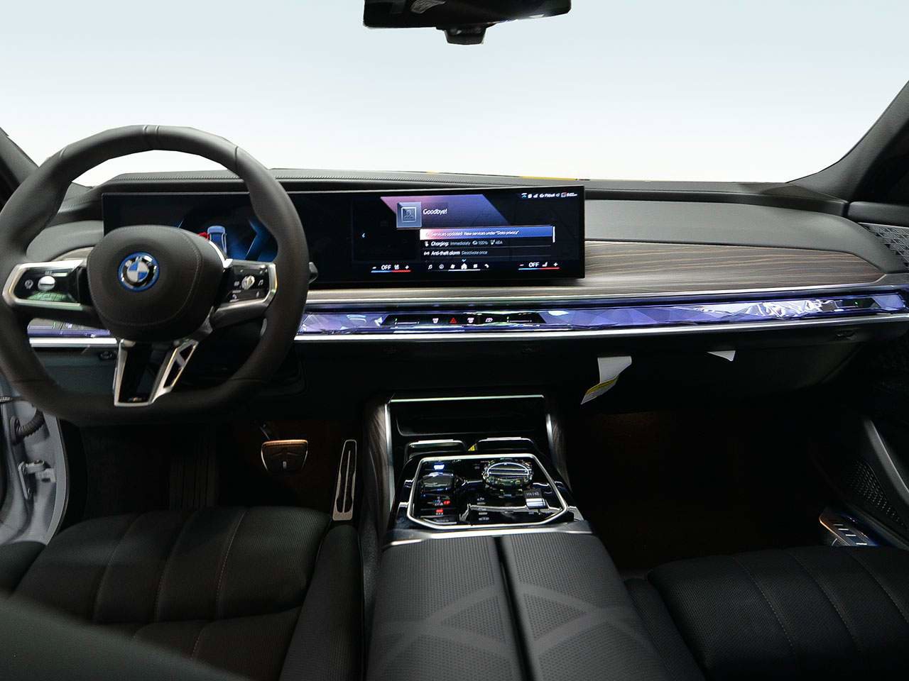 Used 2026 BMW i7 eDrive50 w/ M Sport Package RWD image 12