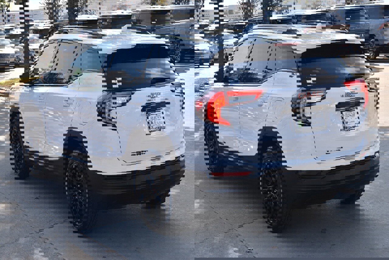 Used 2022 GMC Terrain SLT w/ Infotainment Package II image 10