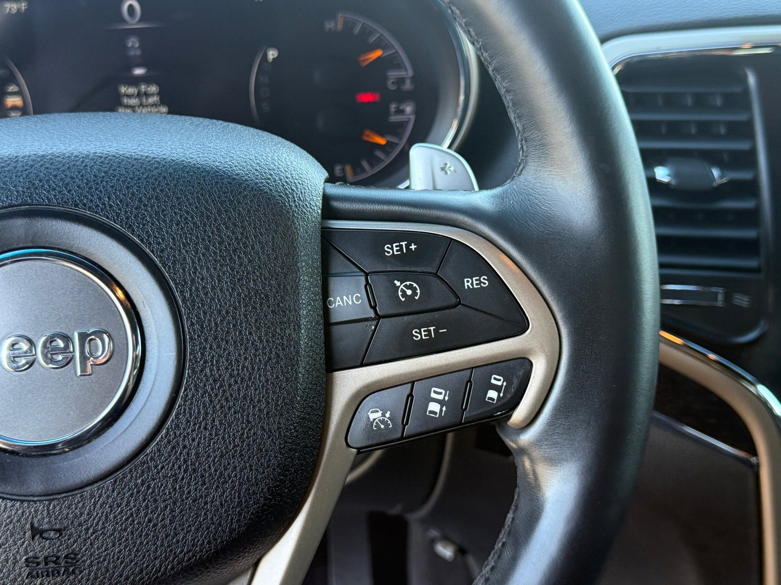 Used 2015 Jeep Grand Cherokee Limited w/ Luxury Group II image 16