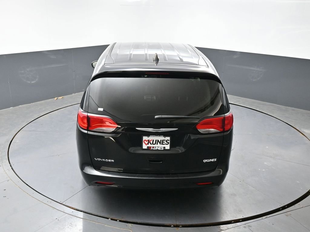 Used 2023 Chrysler Voyager LX FWD image 47