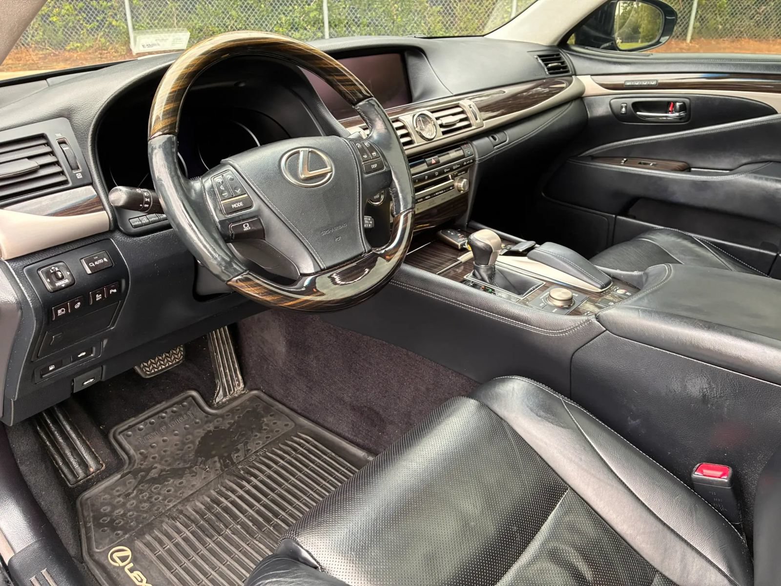 Used 2013 Lexus LS 460 L w/ All-Weather Pkg RWD image 18