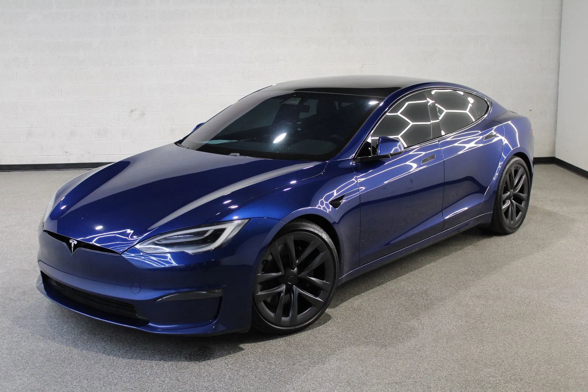 Used 2022 Tesla Model S Plaid image 1