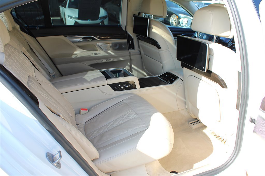 Used 2017 BMW 750i RWD image 20