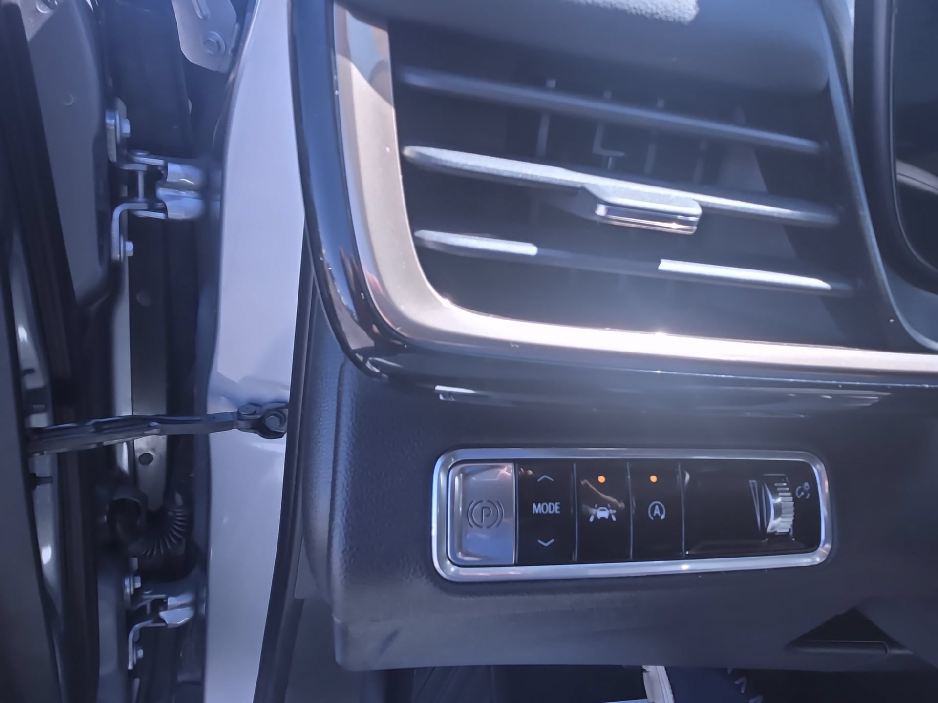 Used 2024 Buick Envision Avenir AWD/4WD image 18