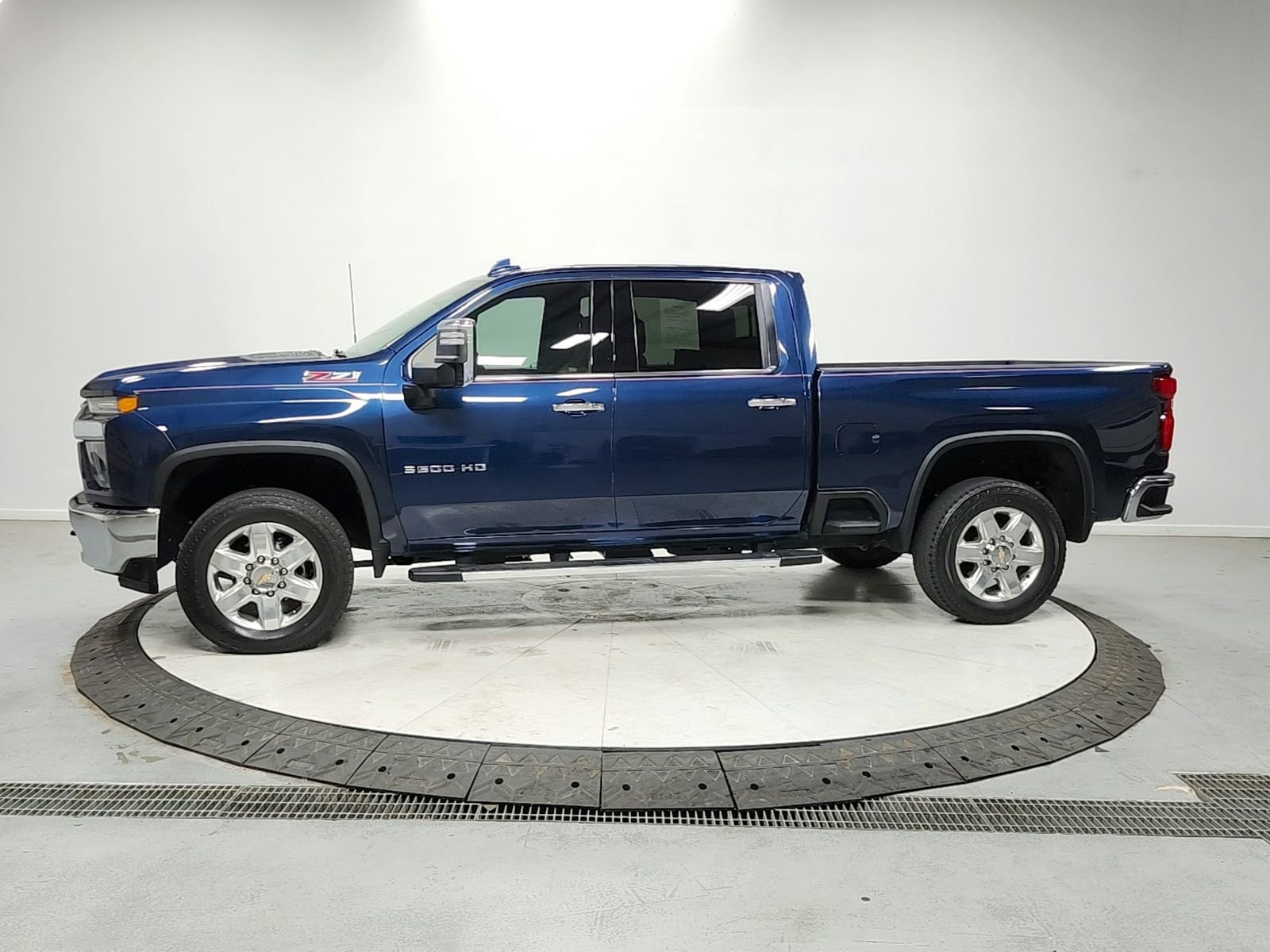 Used 2022 Chevrolet Silverado 3500 LTZ w/ LTZ Convenience Package image 4