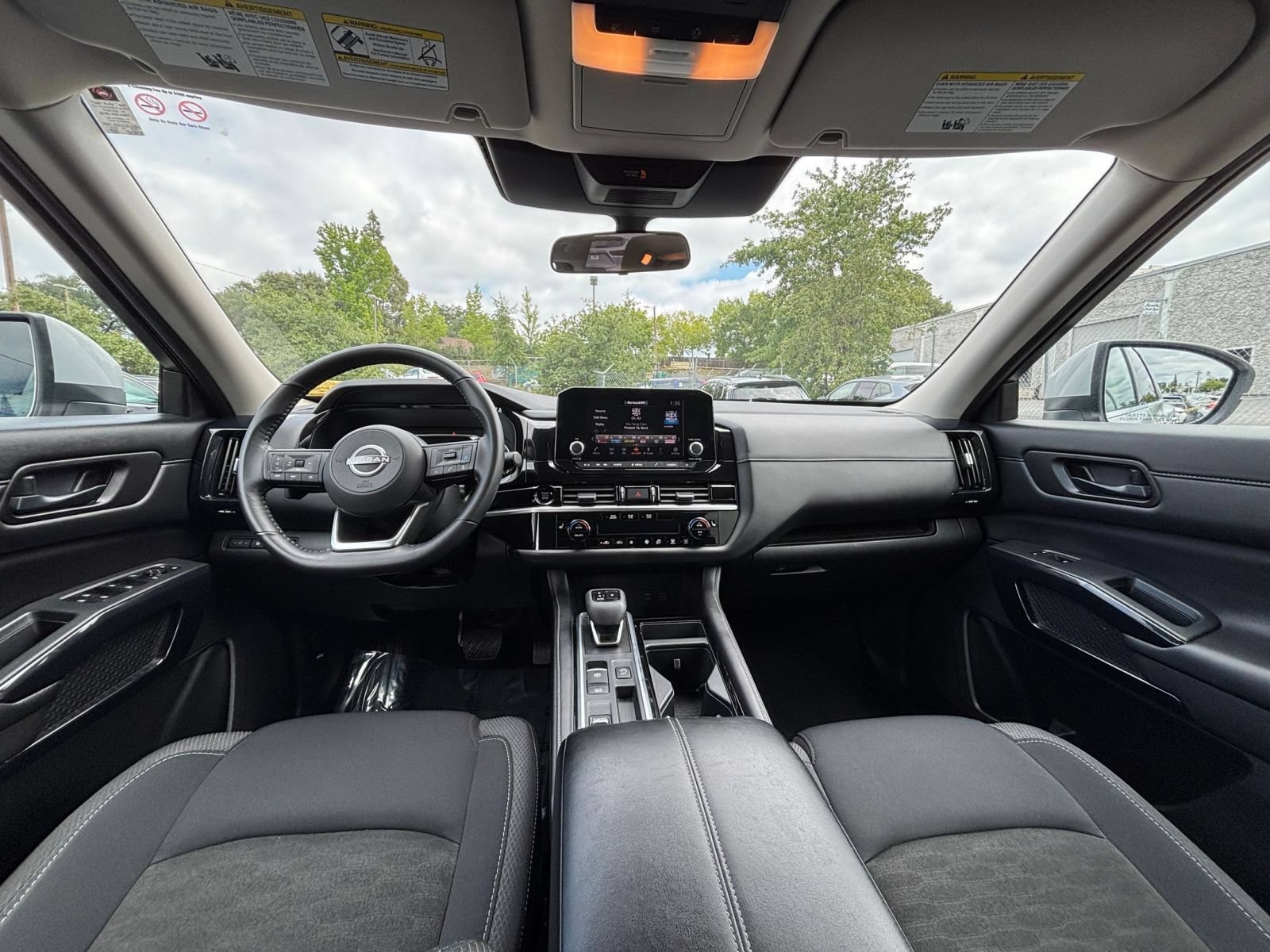 Used 2025 Nissan Pathfinder SV FWD image 35