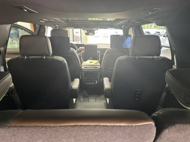 Used 2025 GMC Yukon XL Denali Ultimate AWD/4WD image 15