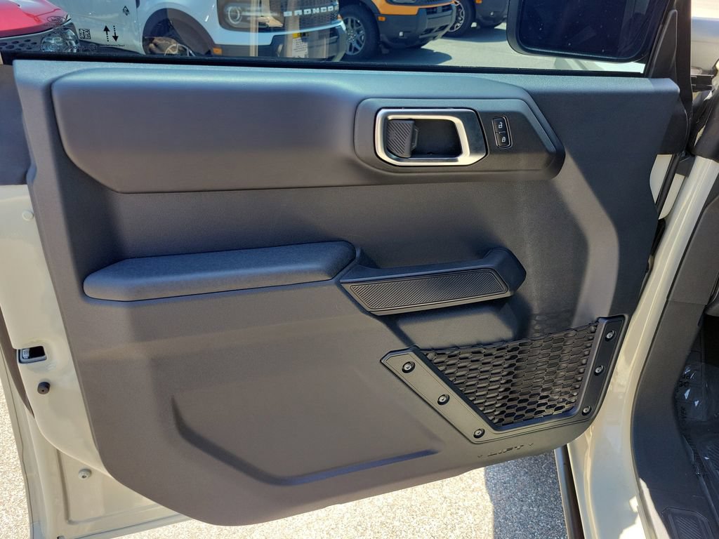 Used 2025 Ford Bronco Badlands AWD/4WD image 14