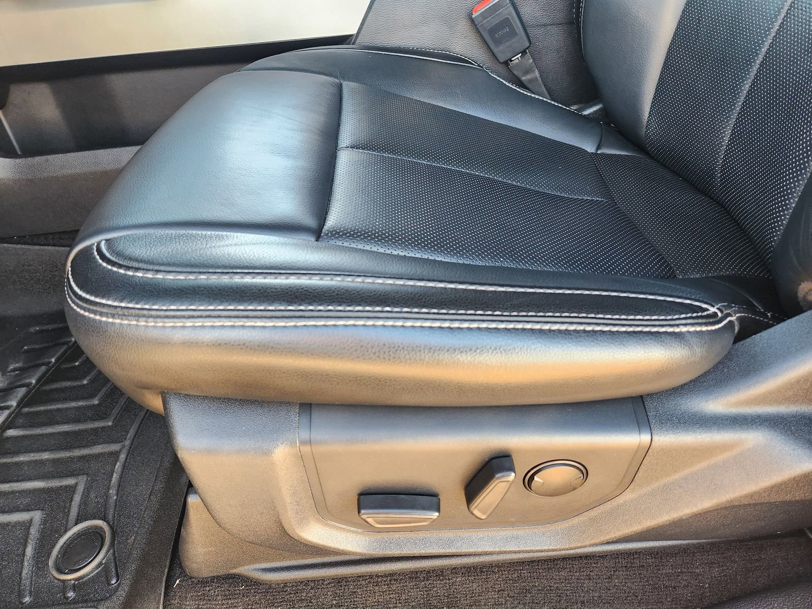 Used 2020 Ford F150 Lariat image 27