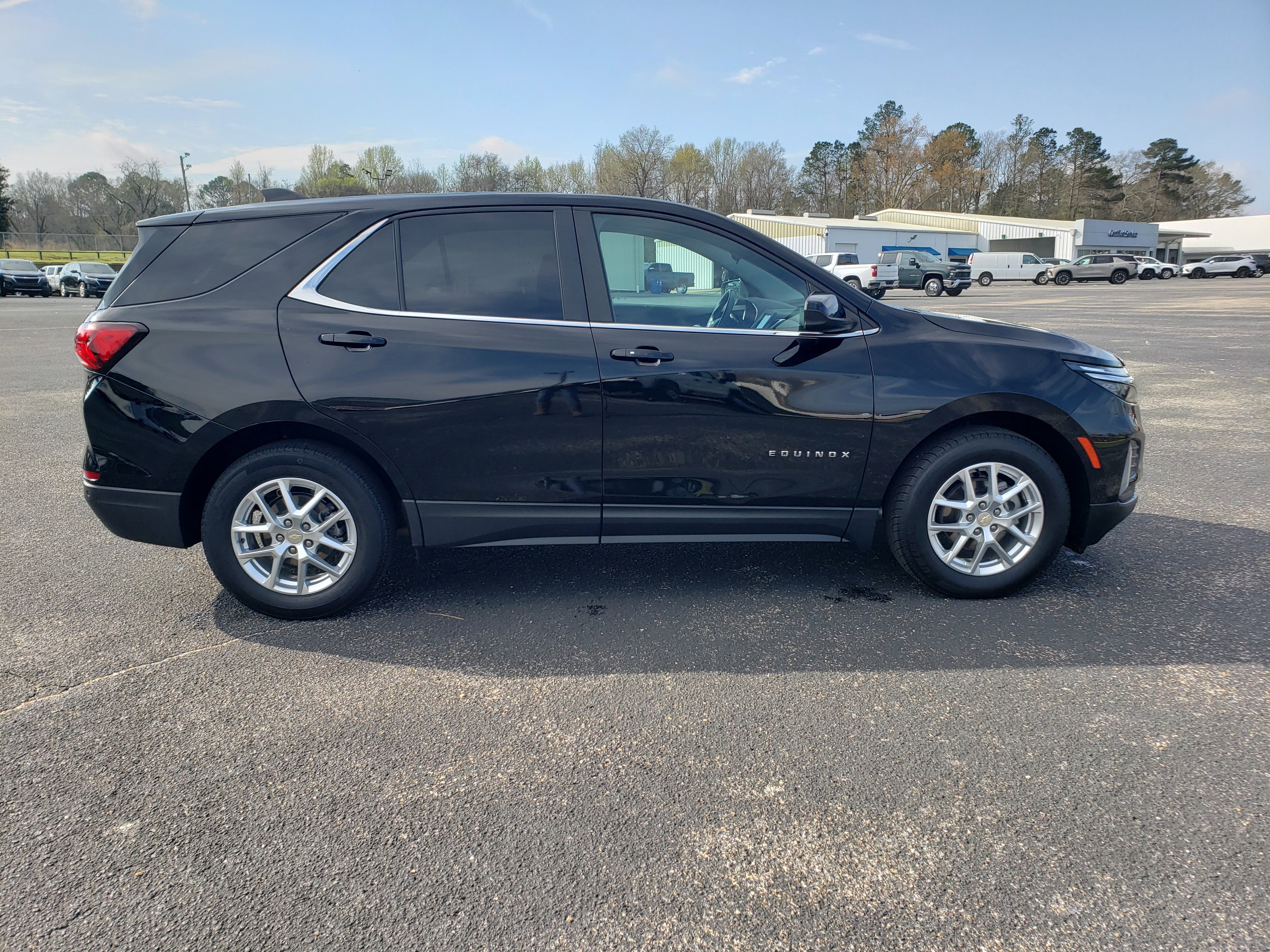 Used 2022 Chevrolet Equinox LT w/ Driver Convenience Package image 6