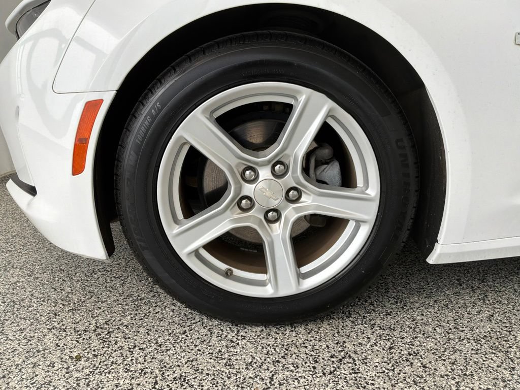 Used 2020 Chevrolet Camaro LT RWD image 4