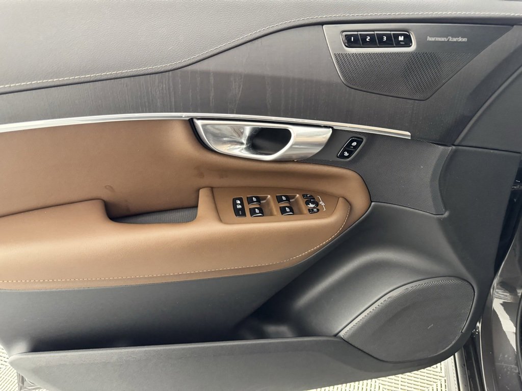 Certified 2024 Volvo XC90 T8 Ultimate w/ Protection Package Premier image 16