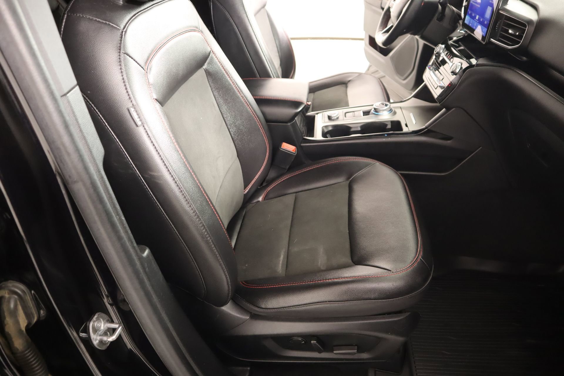 Used 2023 Ford Explorer ST-Line image 15