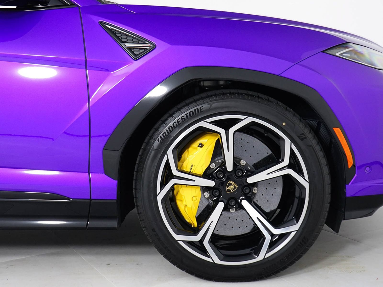 Used 2026 Lamborghini Urus SE AWD/4WD image 16