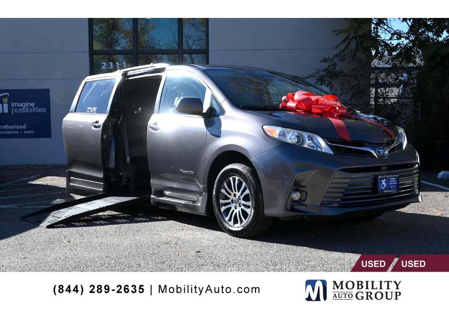 Used 2020 Toyota Sienna XLE FWD image 1