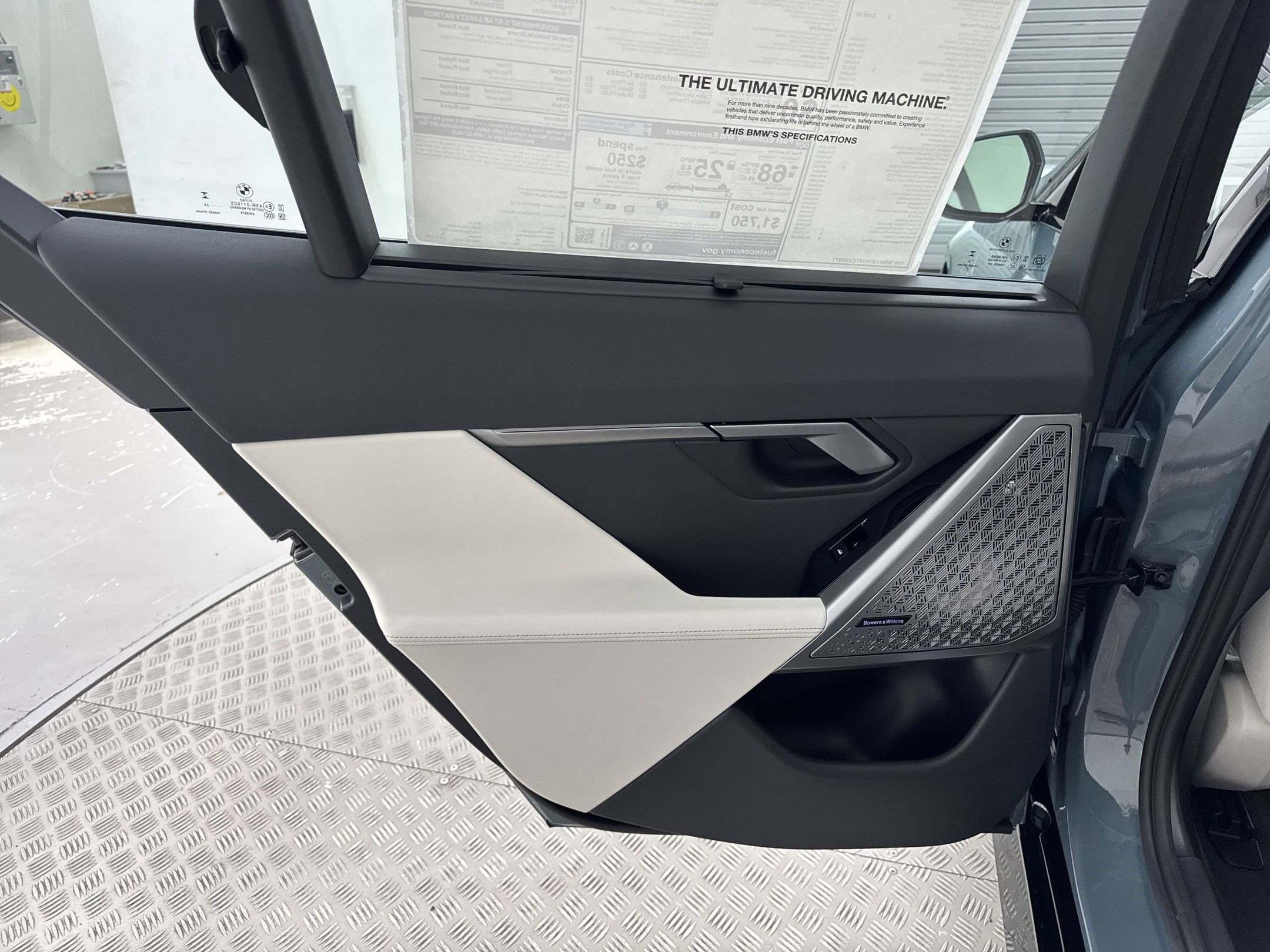 New 2026 BMW 550e xDrive w/ Executive Package image 27