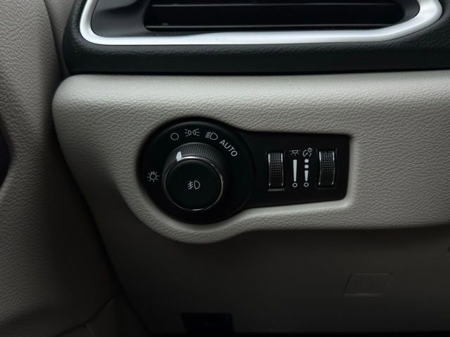 Certified 2024 Chrysler Pacifica Touring-L image 32
