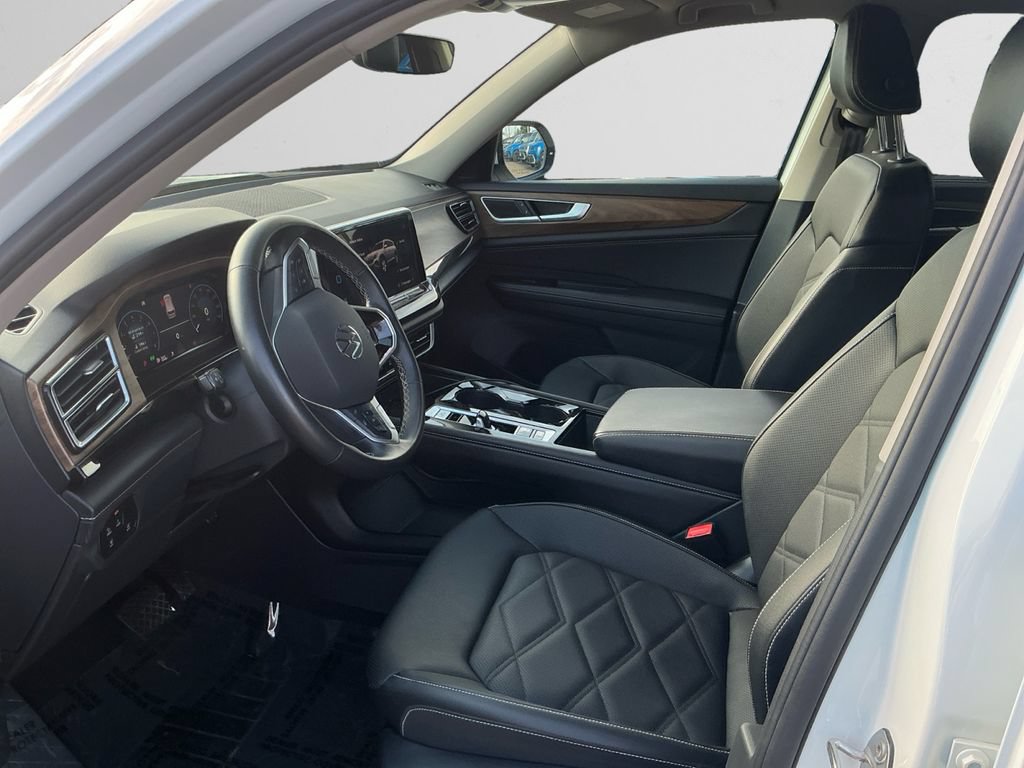 Used 2025 Volkswagen Atlas SE AWD/4WD image 9