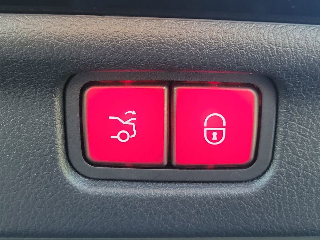 Used 2022 Mercedes-Benz C 300 Sedan image 10