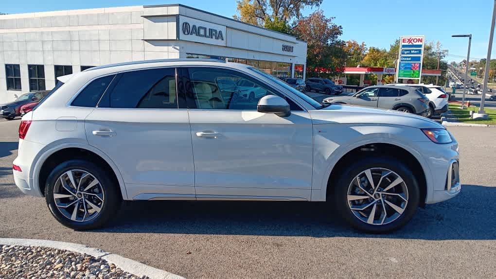 Used 2023 Audi Q5 2.0T Premium Plus w/ Premium Plus Package AWD/4WD image 6
