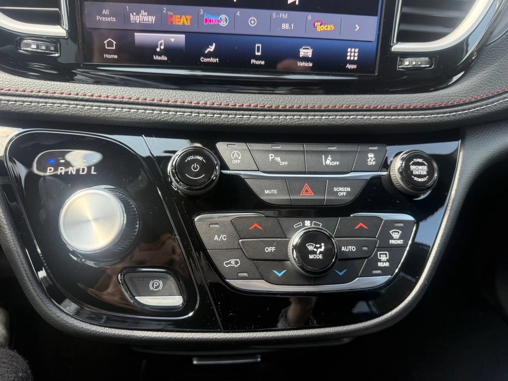 New 2027 Chrysler Pacifica Select FWD image 23