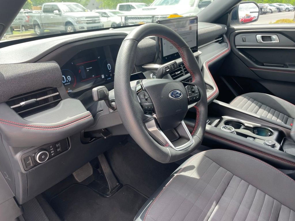 Used 2025 Ford Explorer ST-Line w/ Premium Package image 10