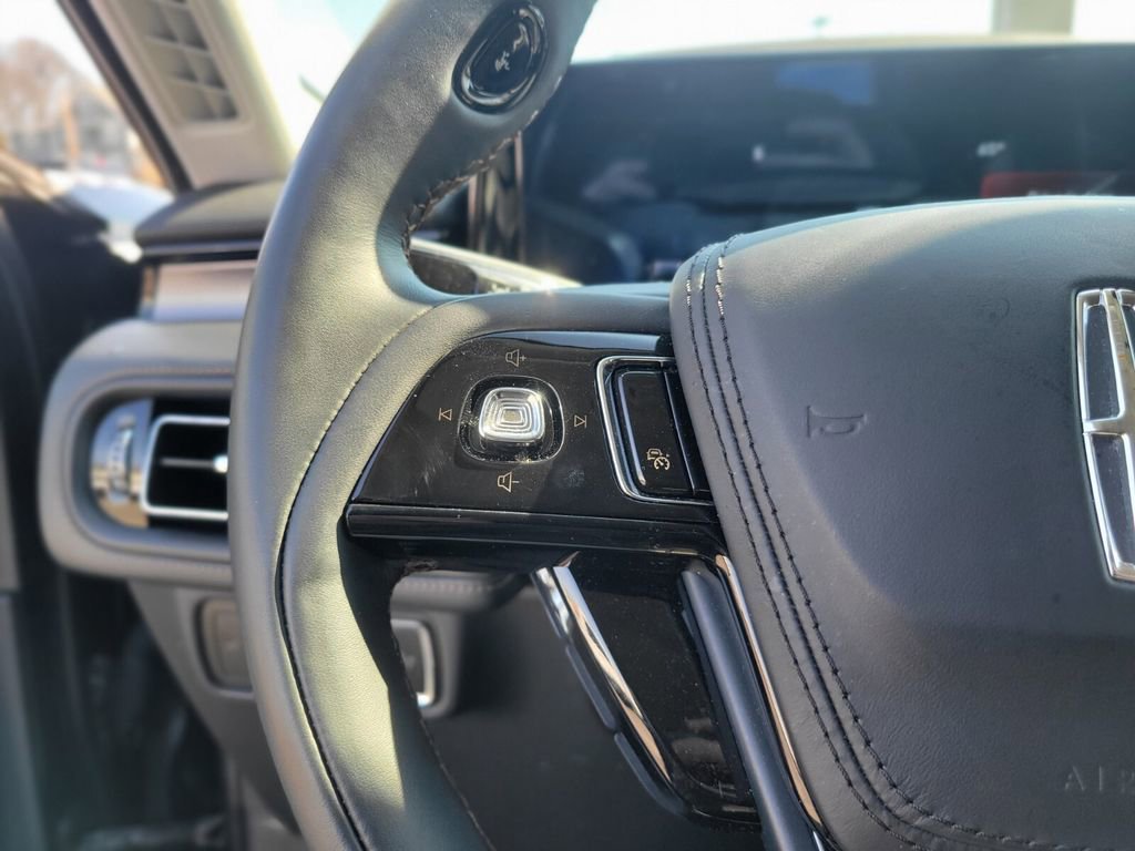 Used 2025 Lincoln Aviator AWD image 25