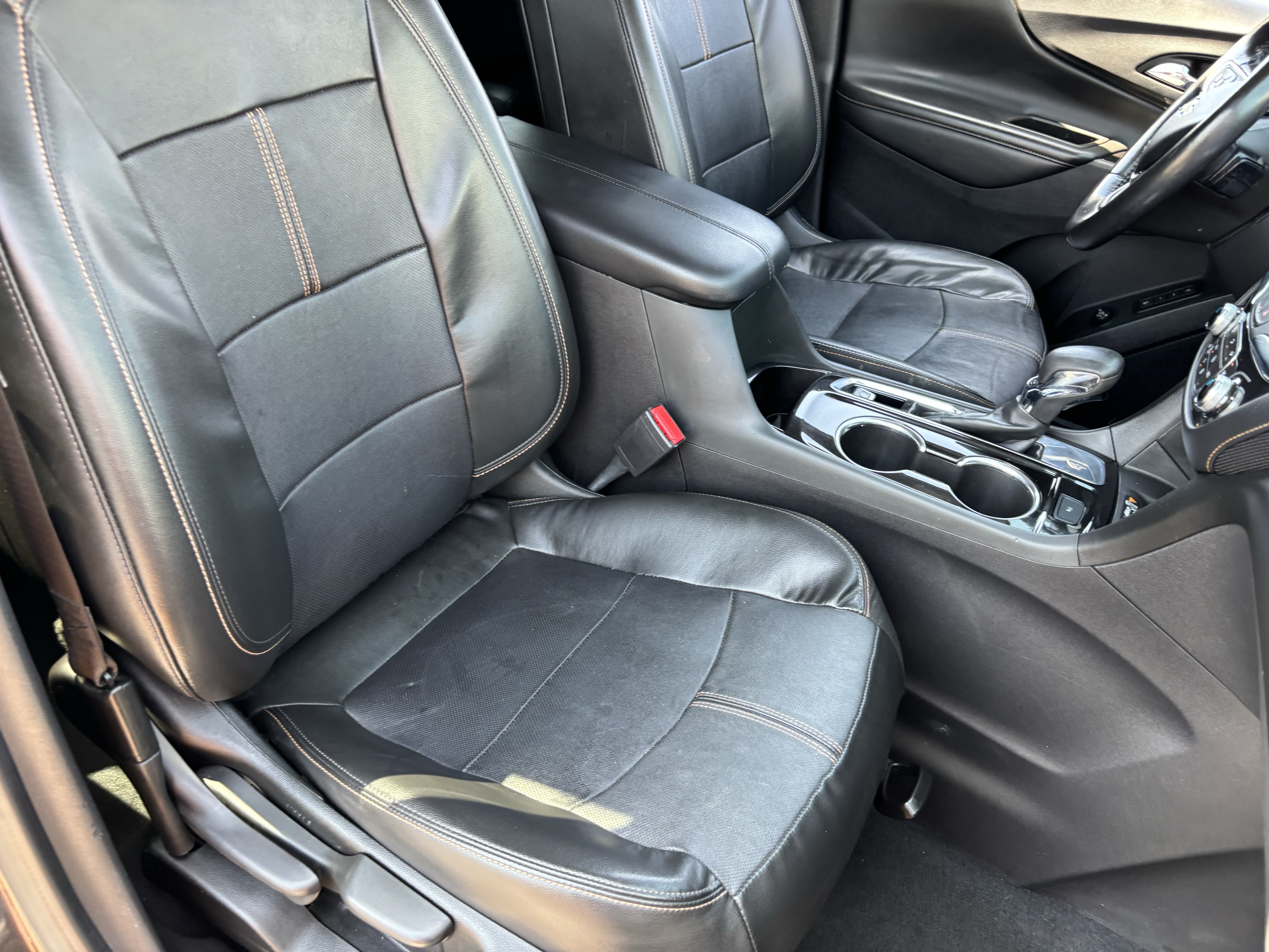 Used 2022 Chevrolet Equinox Premier w/ LPO, Cargo Package FWD image 8