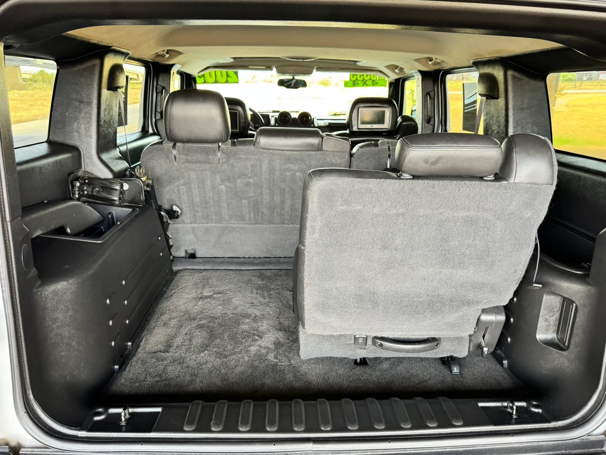 Used 2005 HUMMER H2 w/ Preferred Equipment Group AWD/4WD image 24