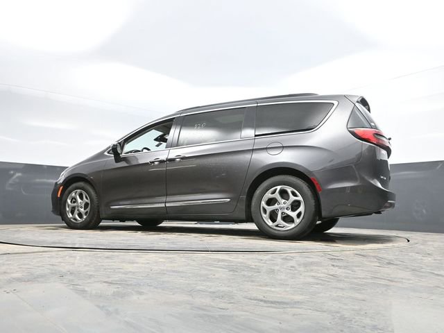 Used 2023 Chrysler Pacifica Limited FWD image 58