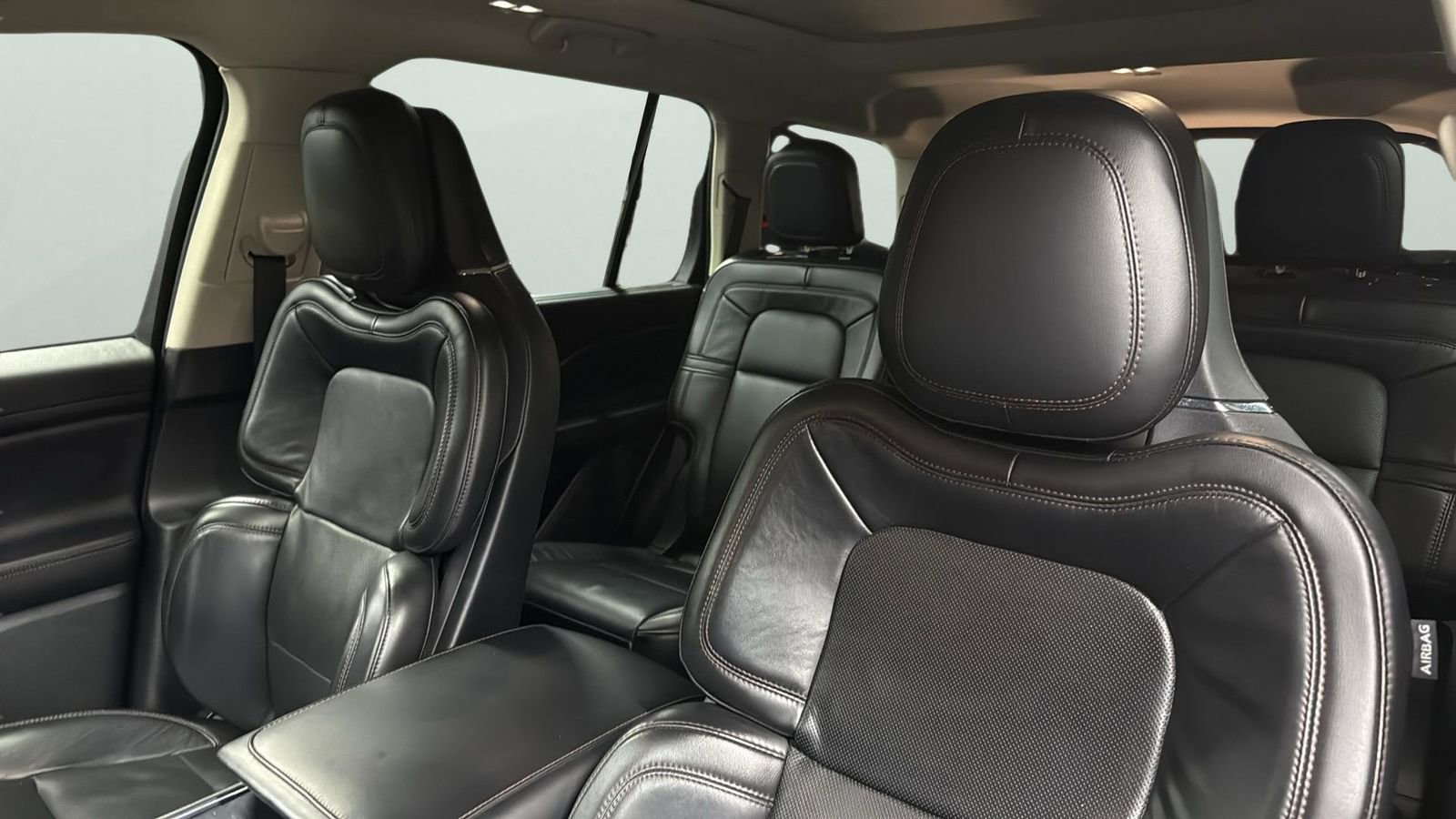 Used 2021 Lincoln Aviator Reserve w/ Equipment Group 202A image 9