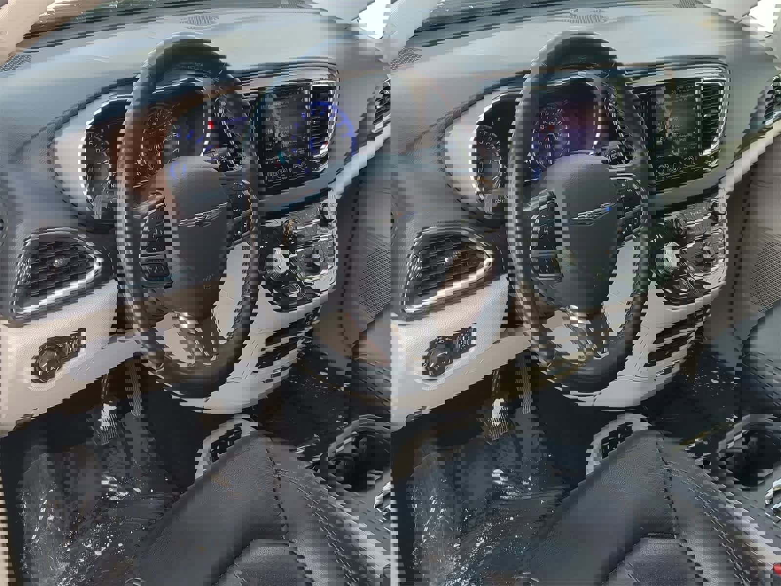 Certified 2017 Chrysler Pacifica Touring-L Plus w/ Advanced Safetytec Group image 10