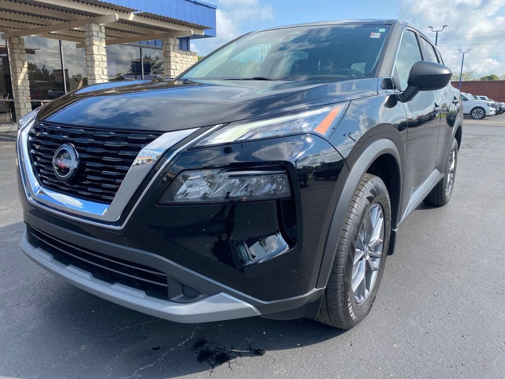 Used 2023 Nissan Rogue S AWD/4WD image 7