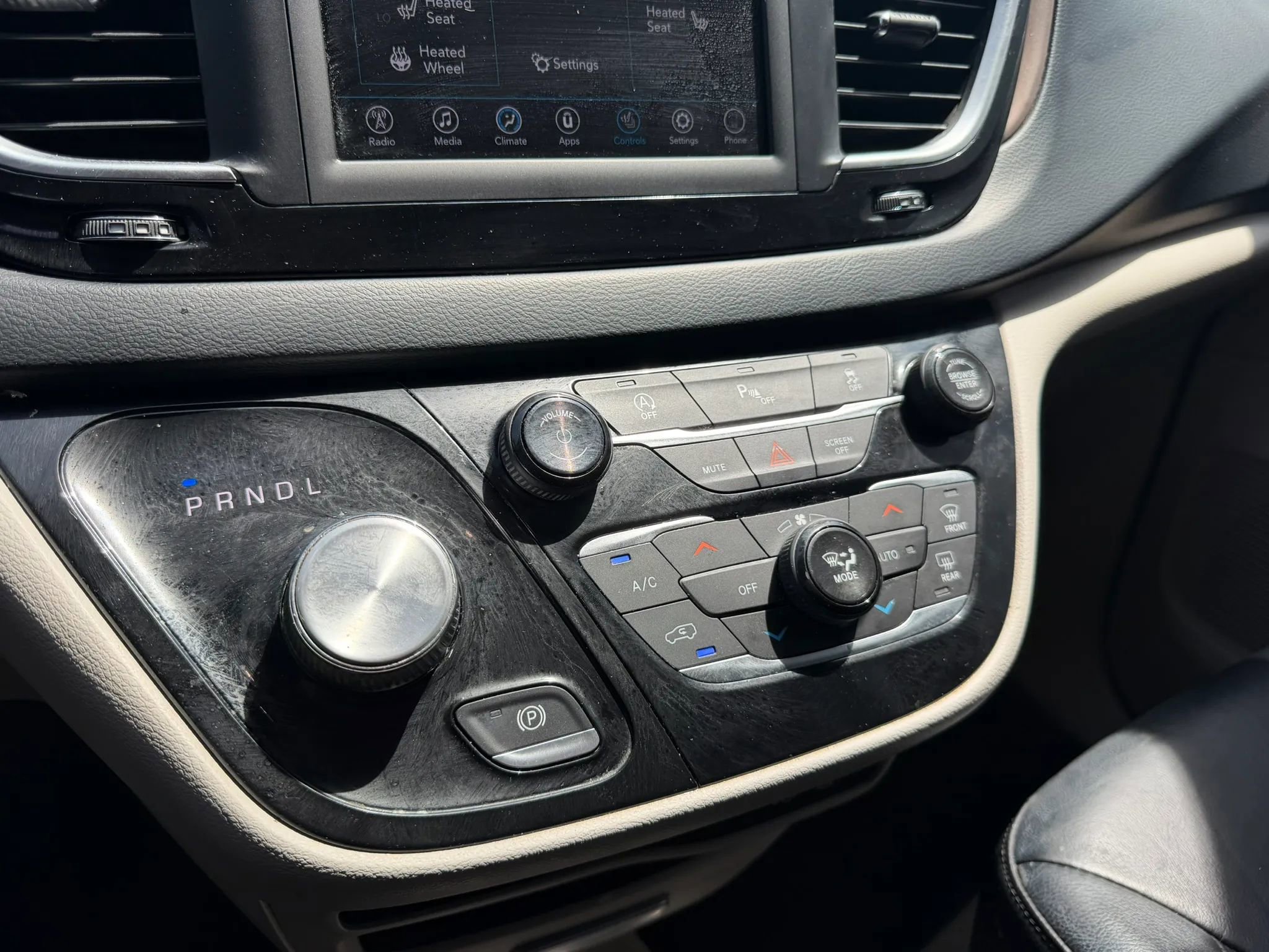 Used 2019 Chrysler Pacifica Touring-L image 21