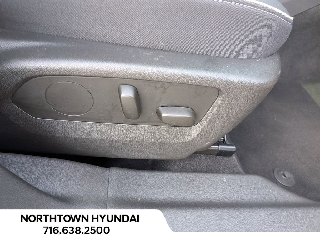 Used 2023 Buick Envision Essence image 38