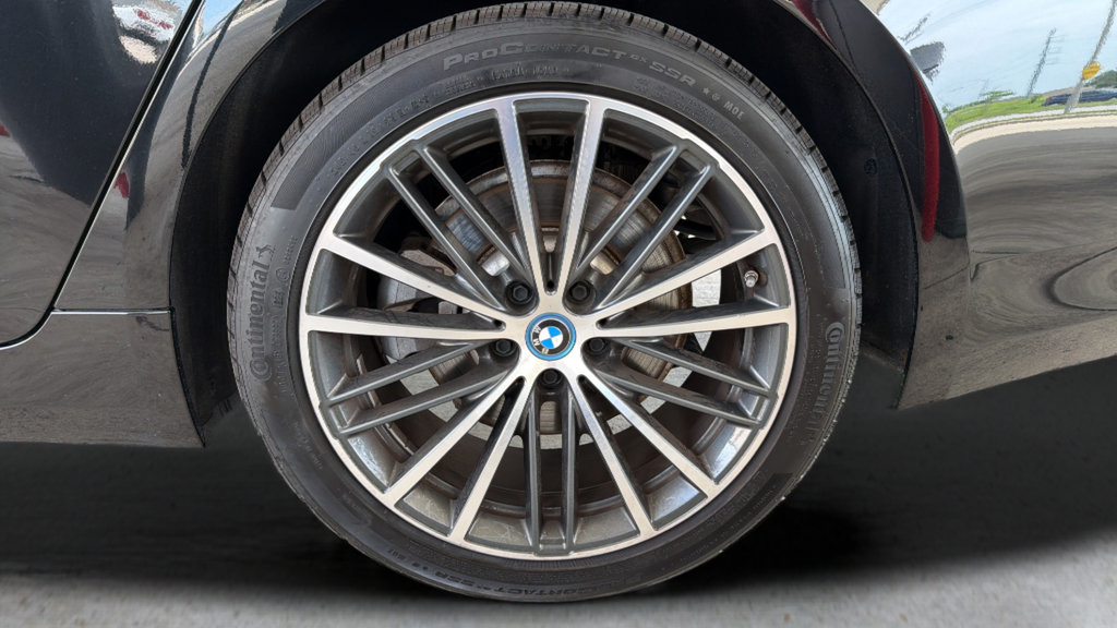 Used 2023 BMW 530e xDrive AWD/4WD image 27