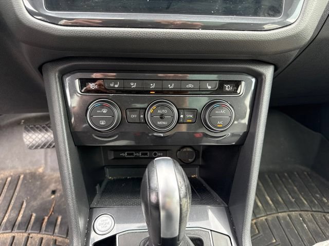 Used 2020 Volkswagen Tiguan SEL w/ 3rd Row Seat Package AWD/4WD image 9