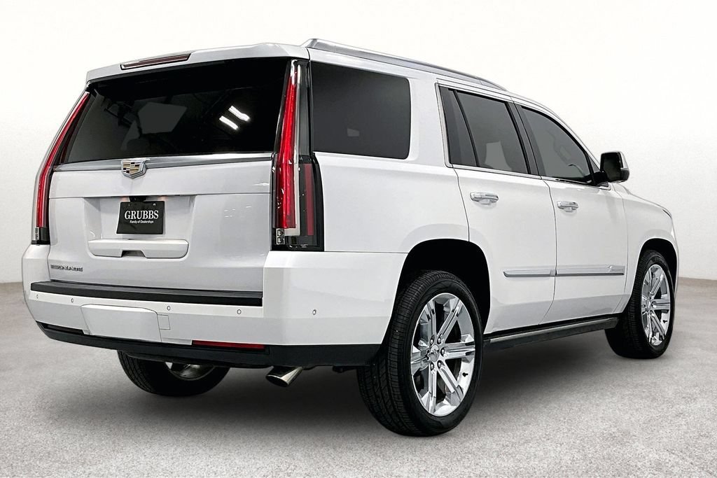 Used 2018 Cadillac Escalade Platinum AWD/4WD image 2