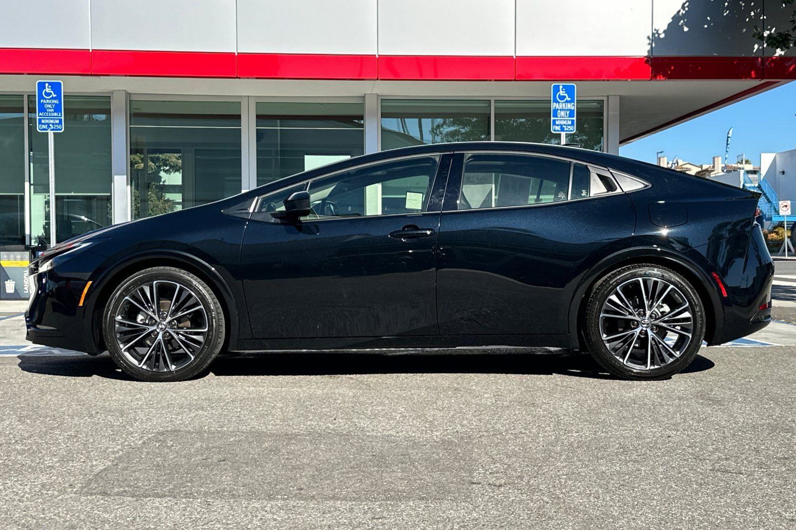 Used 2026 Toyota Prius XLE image 7