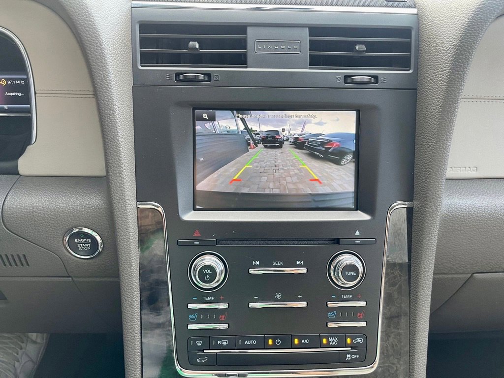 Used 2015 Lincoln Navigator 2WD image 17