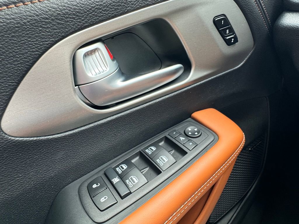 Used 2024 Chrysler Pacifica Pinnacle image 32