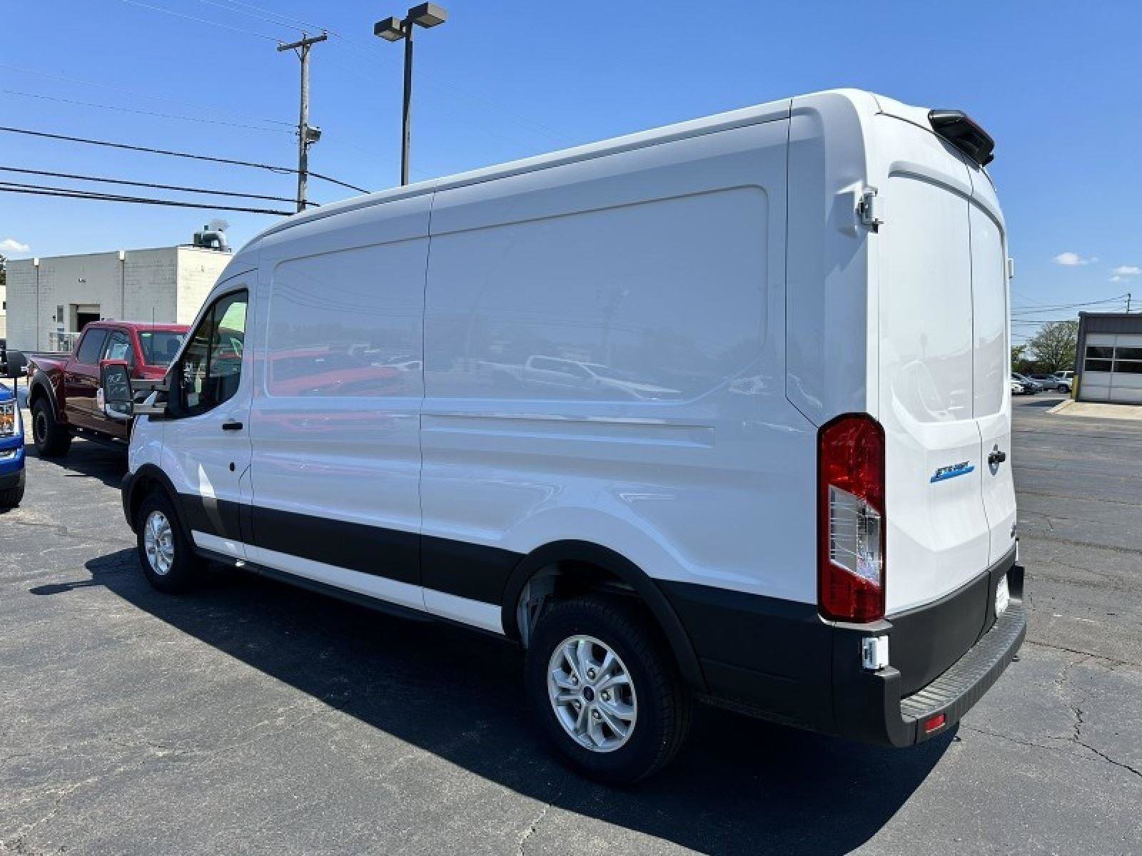 Used 2023 Ford E-Transit Medium Roof image 7